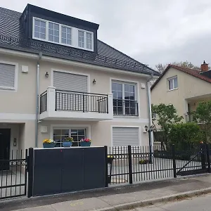 Helle 3 Souterrainwohnung In Einem Neubau-villa München