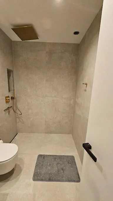 Daire Ug Neubau City Wohnung - Pool, Gym, Zweites Bad Extra Buchbar Münih Almanya